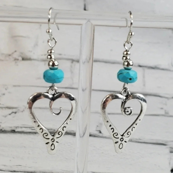 Heart cutout beaded Dangle Earrings - Picture 4 of 4